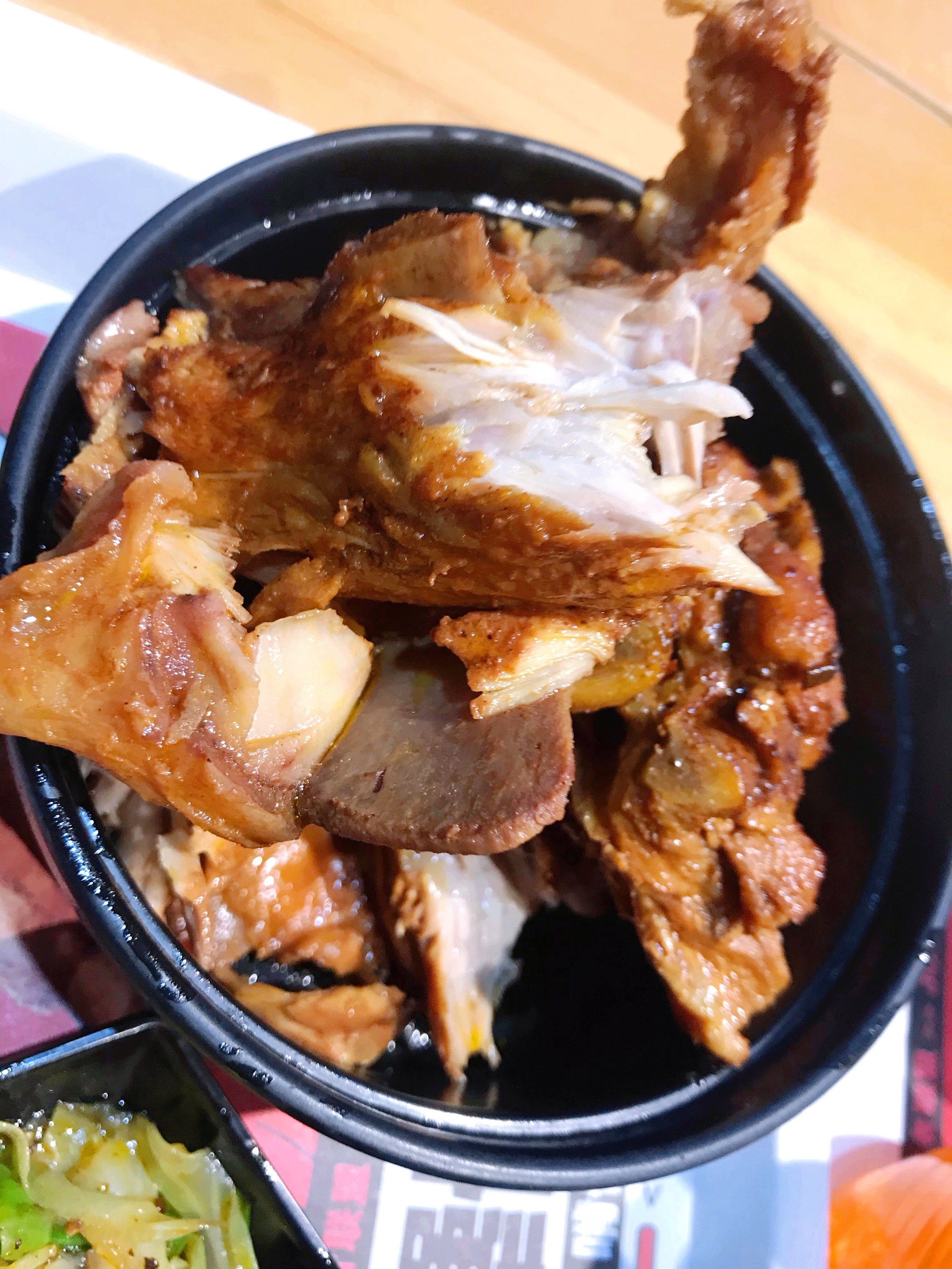 这犟骨头的肉挺多,味道也不错