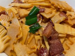 腊肉炒本地时令鲜笋-宁波柏悦酒店·钱湖渔港