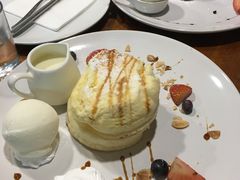厚Pancake 伴海鹽芝士些卡士達醬及雲尼拿雪糕-Aroma Dessert Cafe(佑强楼店)