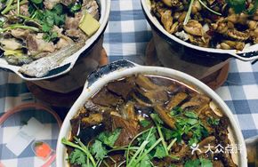 Pickled Vegetable Frog Legs