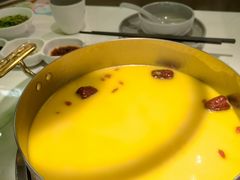 -洪氏嗨捞·广东猪肚鸡·椰子鸡火锅(西咸万象城店)