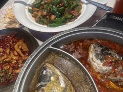 -阿瓦山寨·湘菜现炒·剁椒鱼头王(咸阳总店)