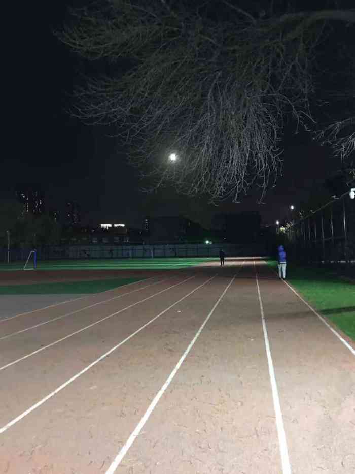 "天津崇化中学,坐落在南开区临潼路27号,黄.