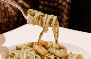 Pesto Shrimp and Mushroom Pasta