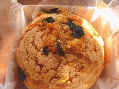 咸蛋黄流心泡芙-三三烘焙坊(滨江店)