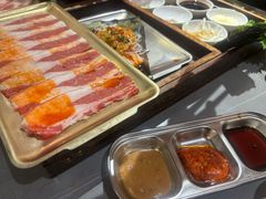 -围炉肉舍•炭烤活鳗•丹东海鲜烤肉(步行街店)