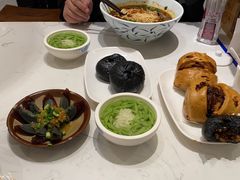 -李与白包子铺(桐梓林店)