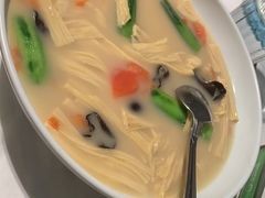 浓汤煮鲜腐竹-汤城小厨•粤菜•靓汤(苏州街店)