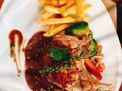 -Chom Cafe and Restaurant