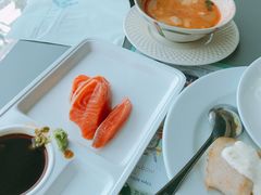 -彩虹云霄酒店76&78层国际自助餐