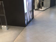 -URBAN REVIVO(七宝领展广场店)