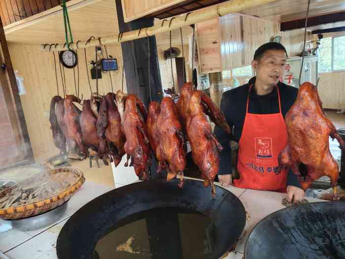 朱鸭子"朱鸭子位于柳江古镇的老街后面,店铺就是住-大众点评移动版