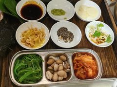 -围炉肉舍•炭烤活鳗•丹东海鲜烤肉(步行街店)