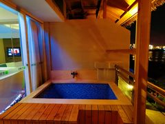 -皇马海口湾海景酒店(万绿园秀英港店)