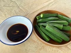 -猪三哥肥肠鸡川菜小炒
