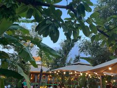 -茅草房·河畔园林火锅