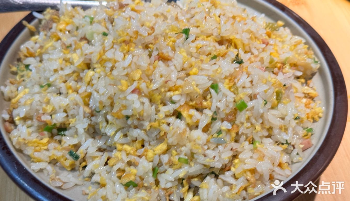 三个鸡蛋 八两饭