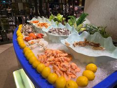 -广州万富希尔顿酒店·感趣自助餐厅·金秋蟹宴生蚝海鲜刺身