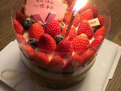 招牌红丝绒草莓裸蛋糕-艾加柒克蛋糕茶歇甜品台(春熙路店)