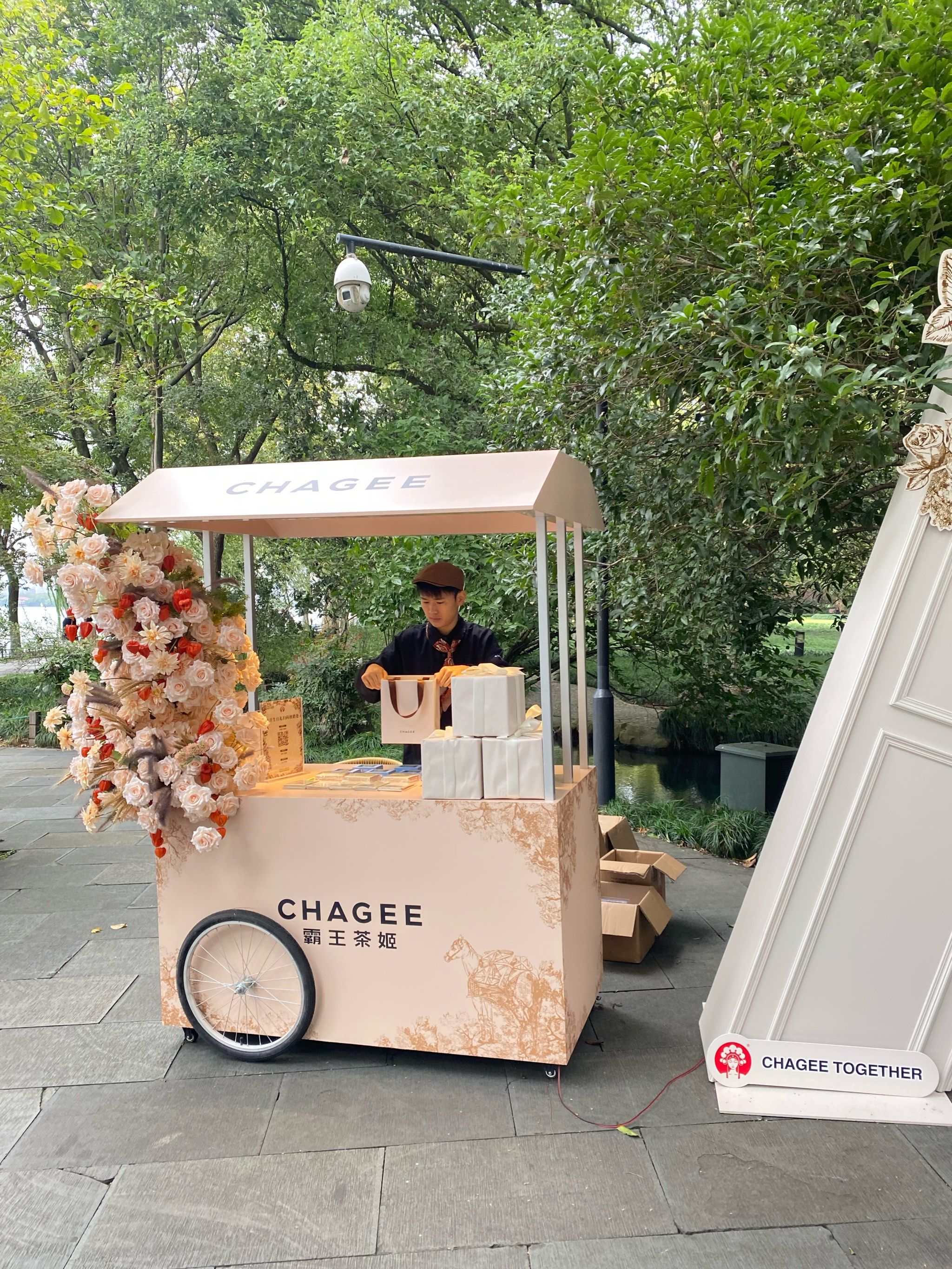 省钱33天|霸王茶姬花车定制磁带免费抽🆓