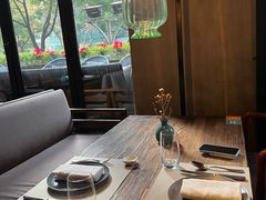 靠窗位-Carbon莫卡哆·意大利复古集市餐厅(杭州大厦店)