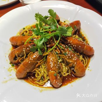 最最喜欢的是铁板花甲，上面的蒜蓉特别有味道