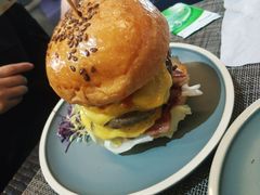 双层牛肉起司汉堡-遇见西木美式餐厅(体育路店)
