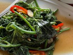 -Chom Cafe and Restaurant