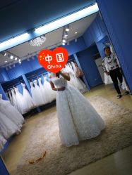 -觅白婚纱礼服馆