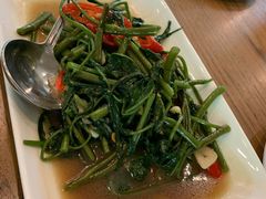 -Chom Cafe and Restaurant