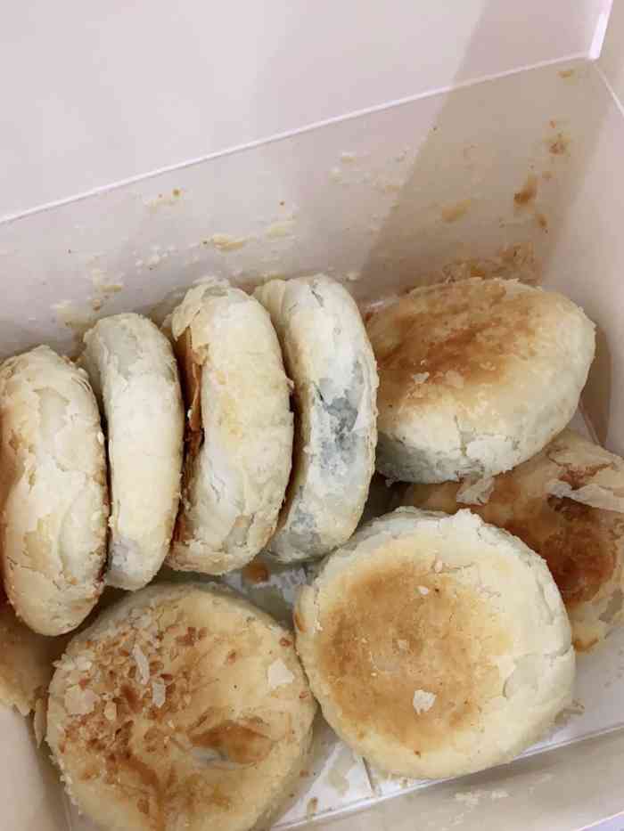 矮子馅饼(襄阳店)-"排队的人真的好多!感觉很像那种苏氏月饼.