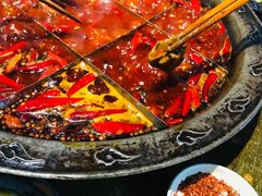 -渝嘴小老弟老火锅(华新村店)