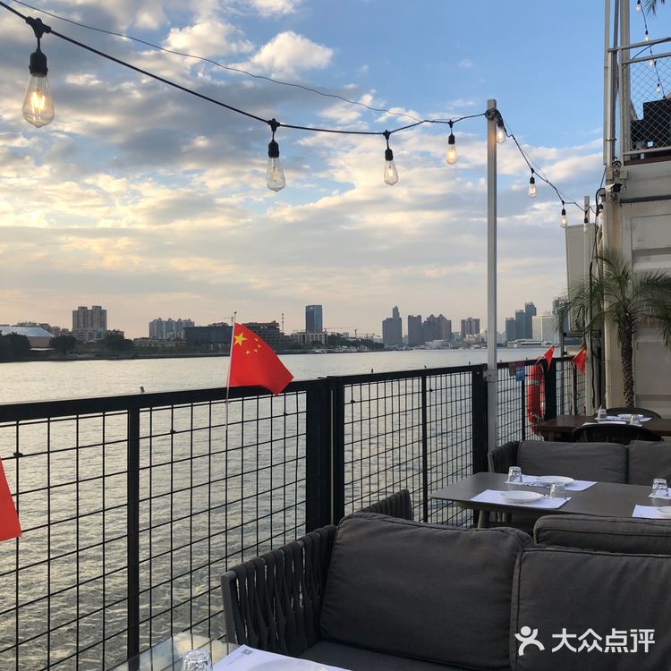 🤭集合所有吐槽点于一身的网红餐厅