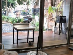 靠窗位-MateMade Coffee(广州天河南店)