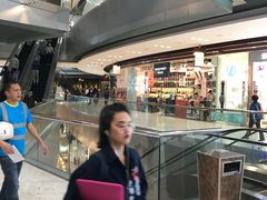 店内环境-东荟城名店仓