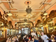 -Majestic Café