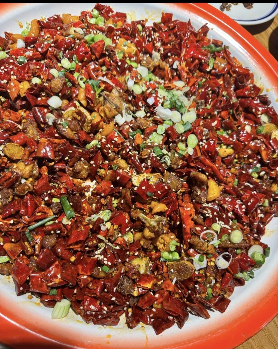 青椒干煸兔是这家店的招牌菜,麻辣鲜香