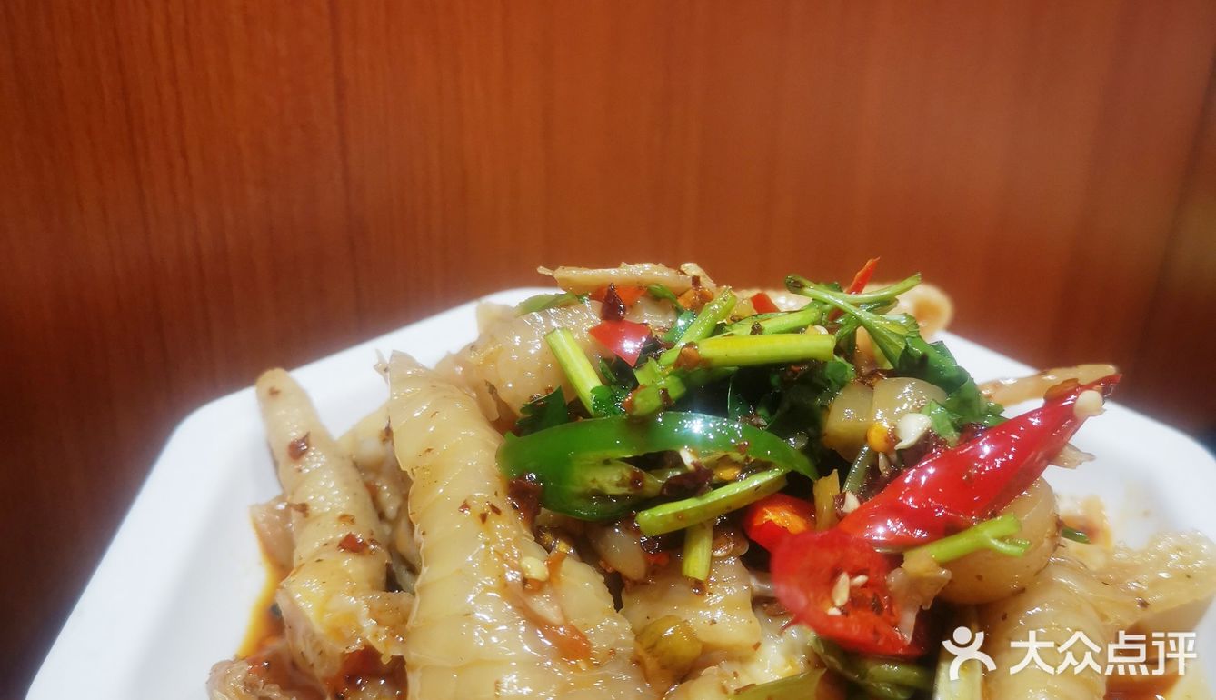 打卡德思勤炭火蛙锅