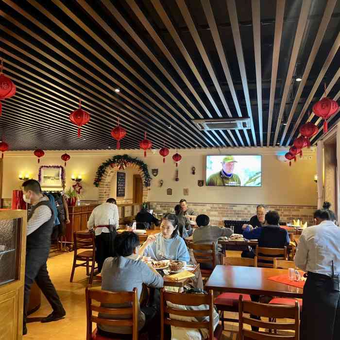 申德勒加油站西餐厅(日坛路总店)-"不订位稍微晚一点点就得排队.