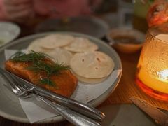 烟熏三文鱼配烤饺子皮和芥末籽酱-BOR Eatery(安福路店)