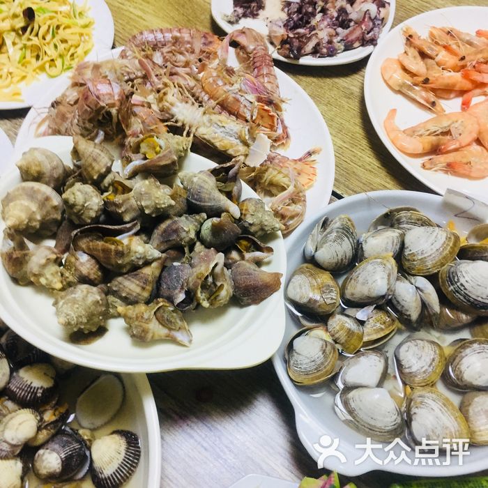 桥头海鲜大排档