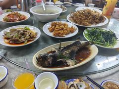 -四川小胡子海鲜(丁村万人海鲜广场店)