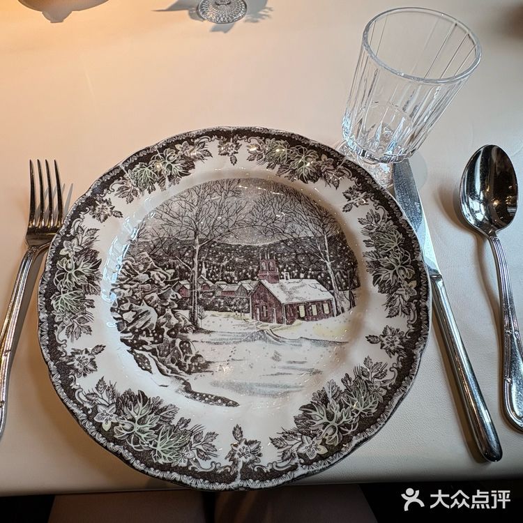 哈尔滨 |中央大街穿越百年的俄式复古餐厅~