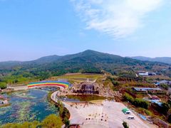 -雪山彩虹谷景区