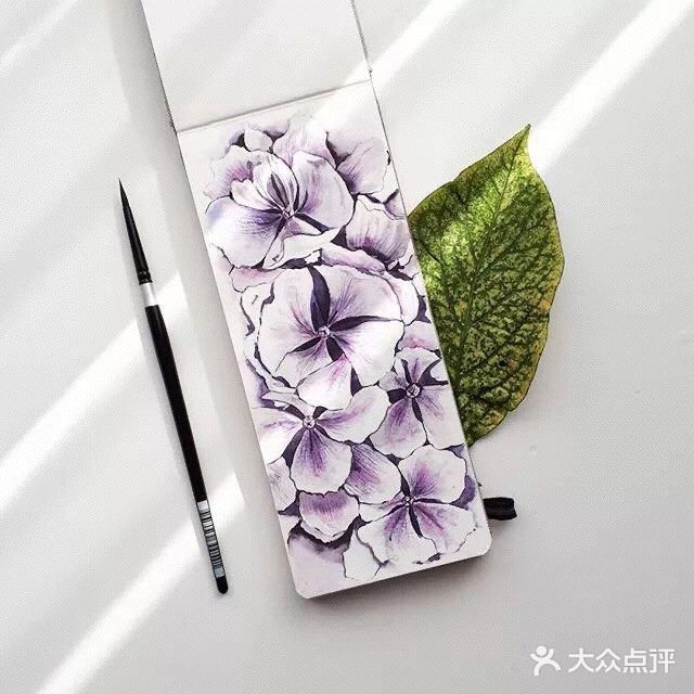 她画的水彩花卉🌺晶莹剔透～
