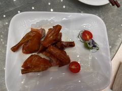 妙龄脆皮乳鸽-聚福宝合苑食府(南头镇店)