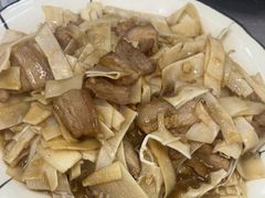 猪肉炒鲜笋-银峰农庄·特色烧鸡·鲜无花果浸鸡