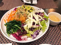 缤纷三文鱼色拉-TAMATI(巴黎贝甜韩式西餐厅店)