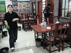 -湖南人家湘菜馆(镇江路店)