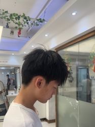 -镁连社·美联社